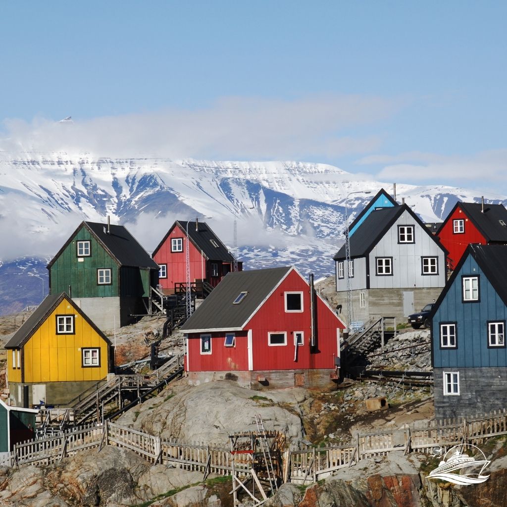 Grönland mit bunten Häusern